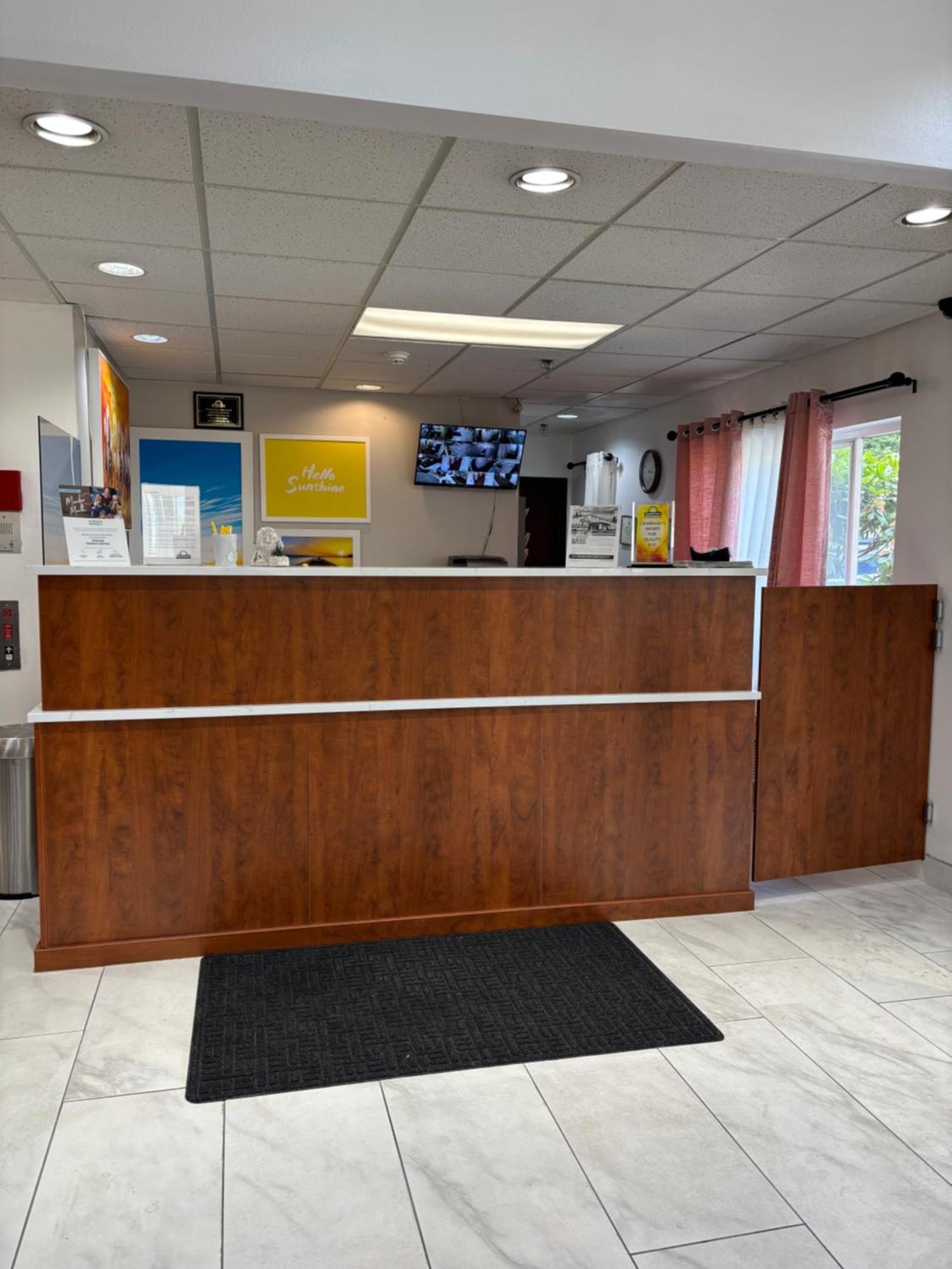Days Inn By Wyndham Seattle Aurora Shoreline Bagian luar foto